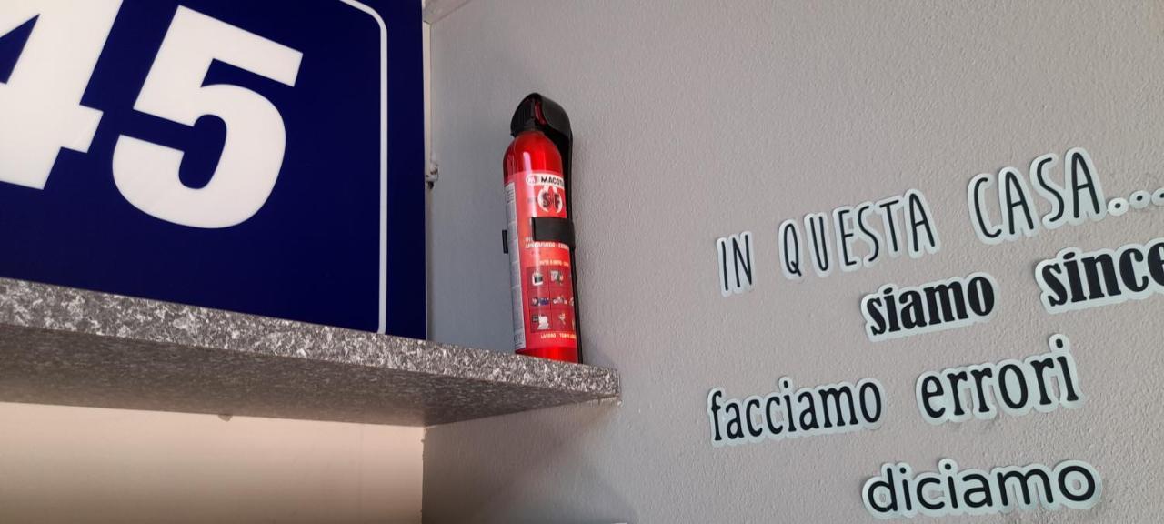 Corte Cavour. Una Mansarda Nel Cuore Della Citta Ravenna Luaran gambar