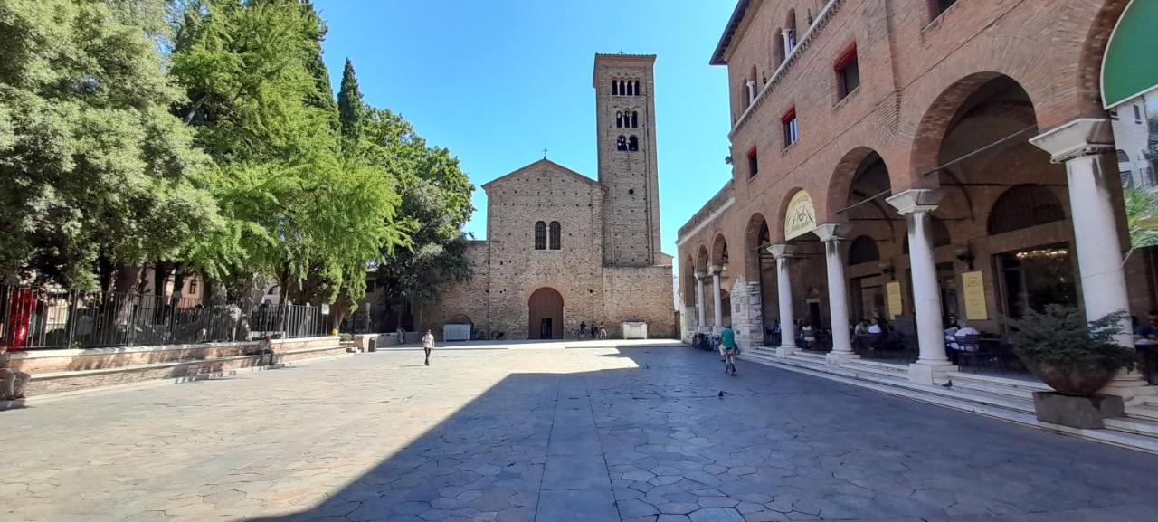 Corte Cavour. Una Mansarda Nel Cuore Della Citta Ravenna Luaran gambar