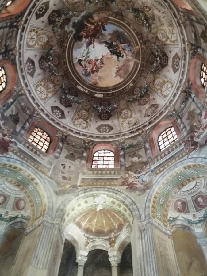 Corte Cavour. Una Mansarda Nel Cuore Della Citta Ravenna Luaran gambar
