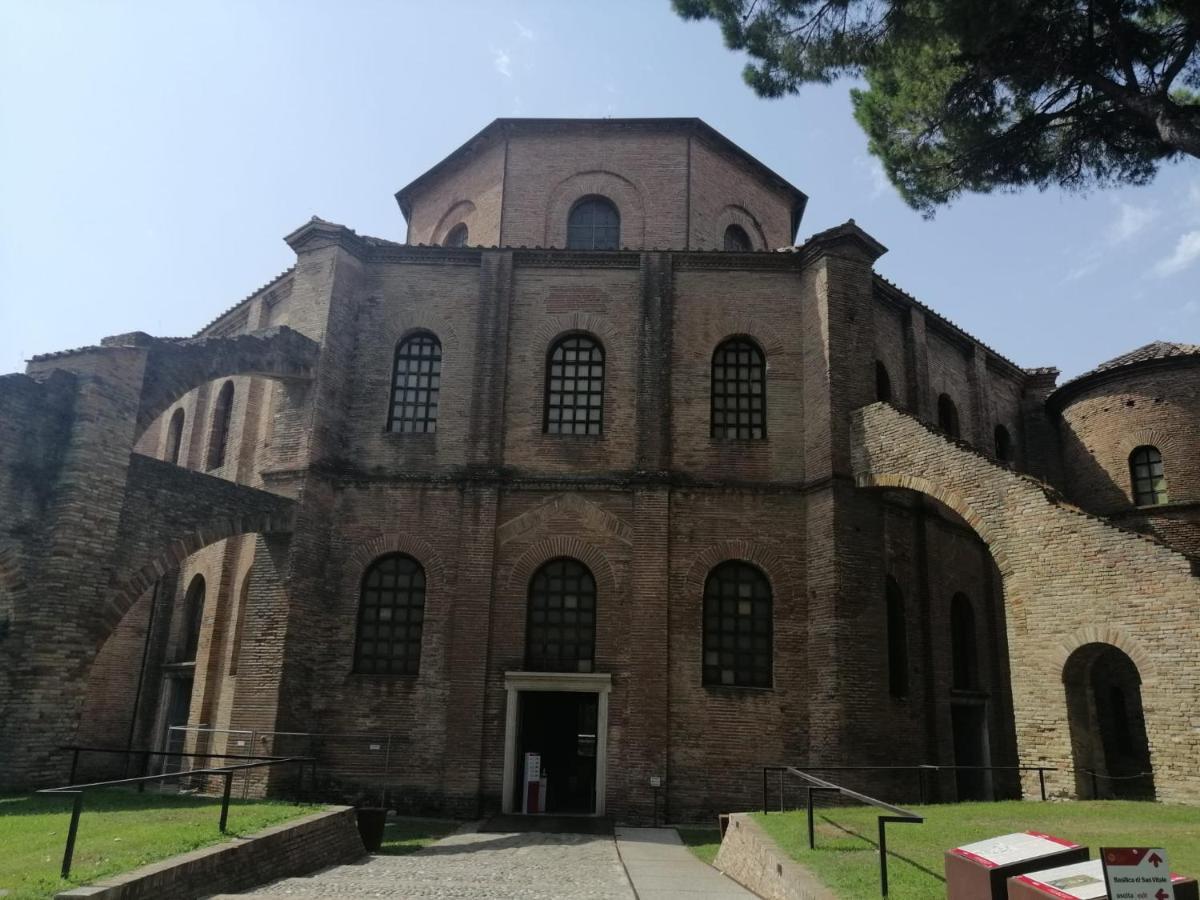 Corte Cavour. Una Mansarda Nel Cuore Della Citta Ravenna Luaran gambar