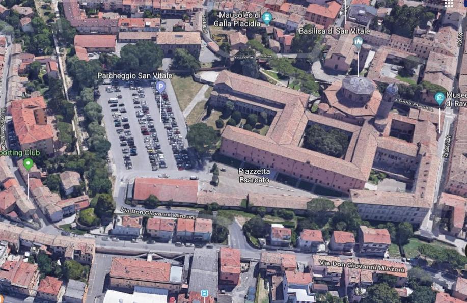 Corte Cavour. Una Mansarda Nel Cuore Della Citta Ravenna Luaran gambar