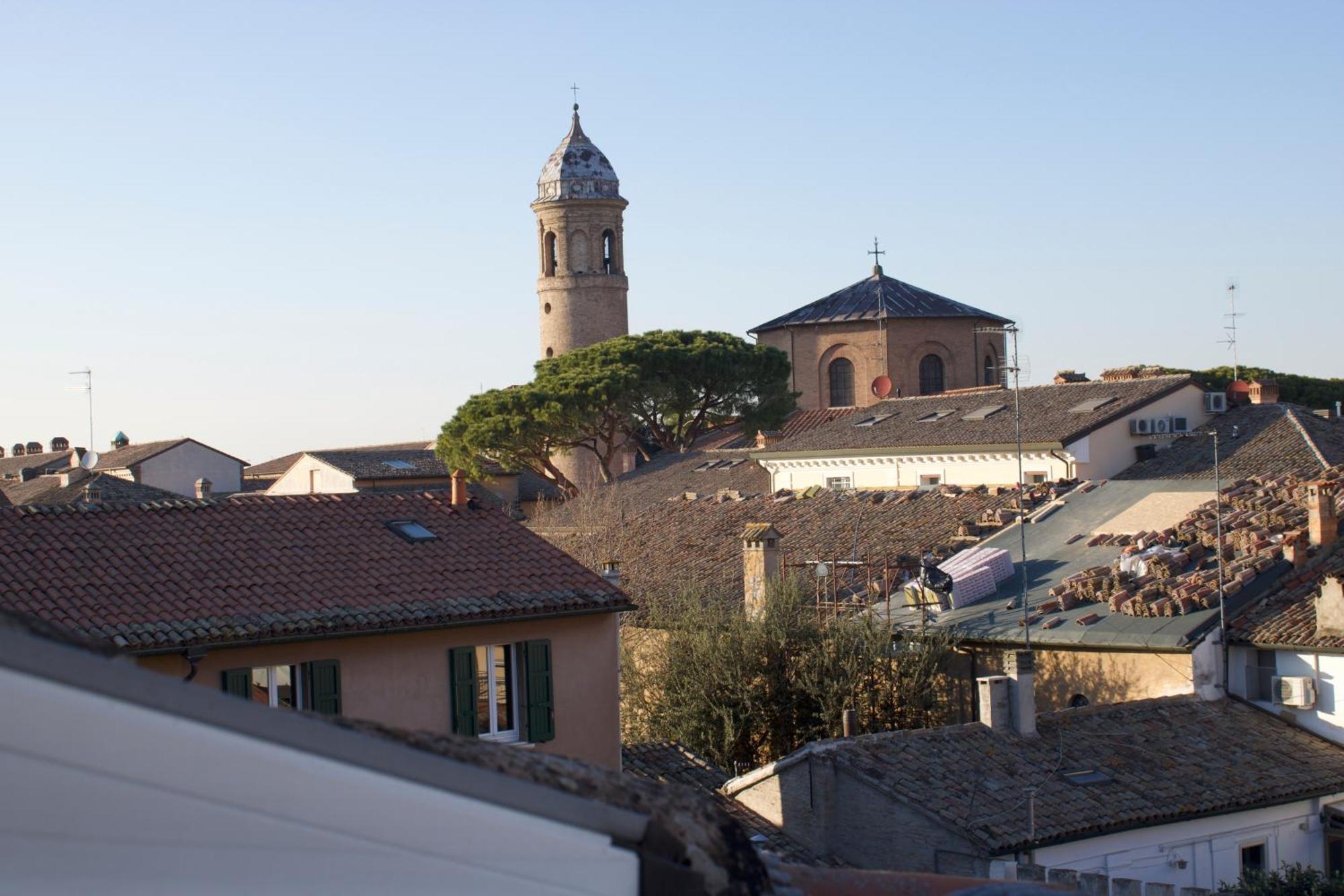 Corte Cavour. Una Mansarda Nel Cuore Della Citta Ravenna Luaran gambar
